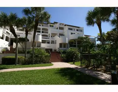 4651 NE Ocean Boulevard 29-B, Jensen Beach – sold