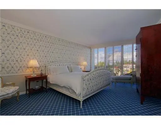 Additional Photo at 100 Royal Palm Way F4, Palm Beach