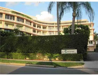 315 S Lake Drive 4E, Palm Beach – sold