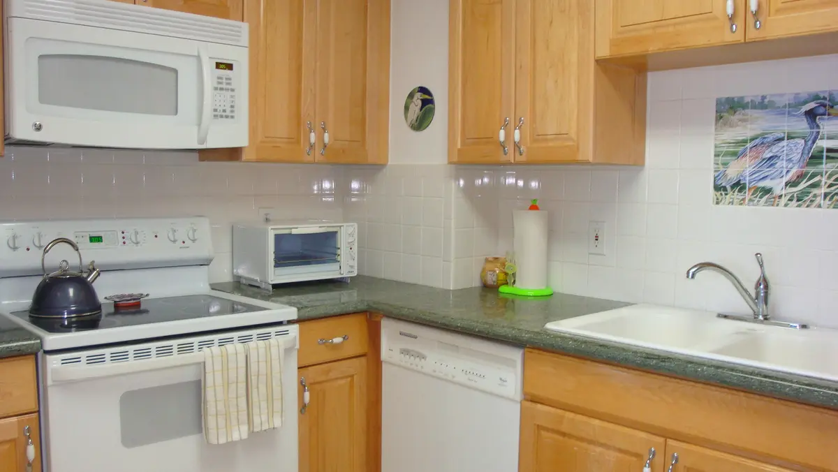 Stove Microwave! at 3407 S Ocean Boulevard Apt 2b, Boca Raton