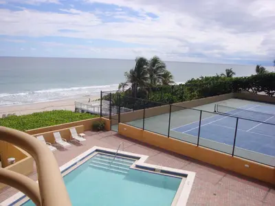 3407 S Ocean Boulevard 4-C, Highland Beach – sold