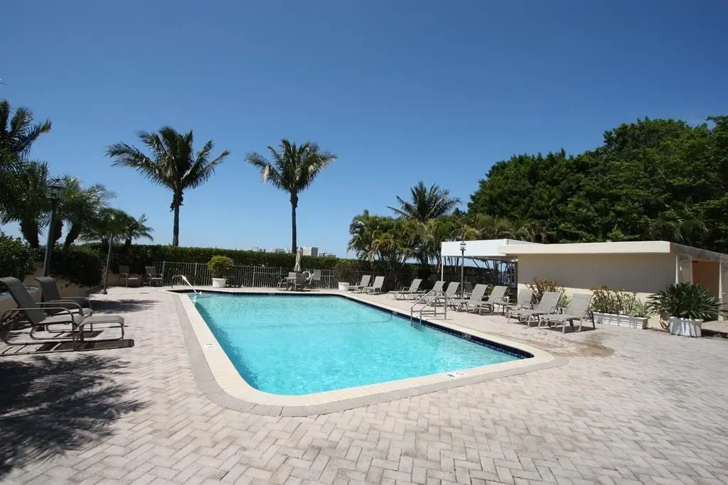 Pool at 250 Bradley Place Apt 309, Palm Beach
