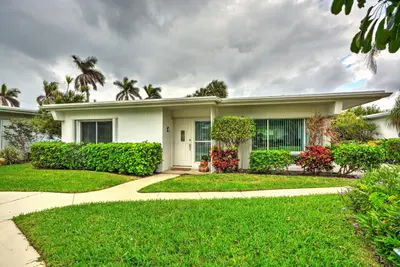 1212 Hillsboro Mile Apt 17, Hillsboro Beach – sold