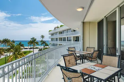 100 Royal Palm Way 4g, Palm Beach – sold