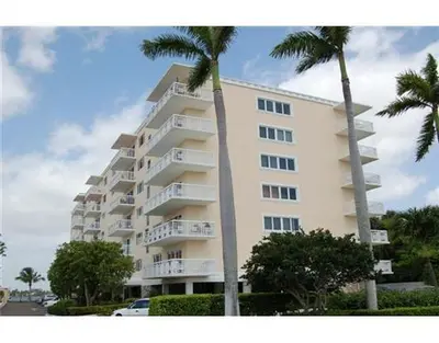 250 Bradley Place 304, Palm Beach – sold