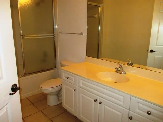 Master bath at 2812 Grande Parkway 110, Palm Beach Gardens