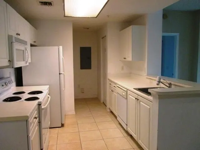 kitchen at 2812 Grande Parkway 110, Palm Beach Gardens