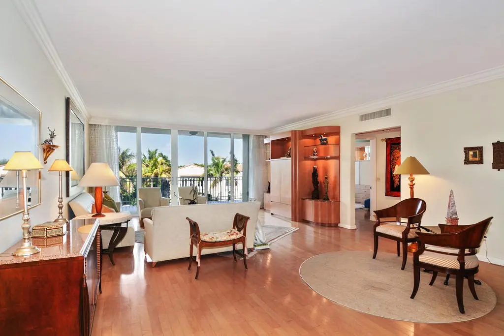 Living Area at 100 Royal Palm Way D 3, Palm Beach