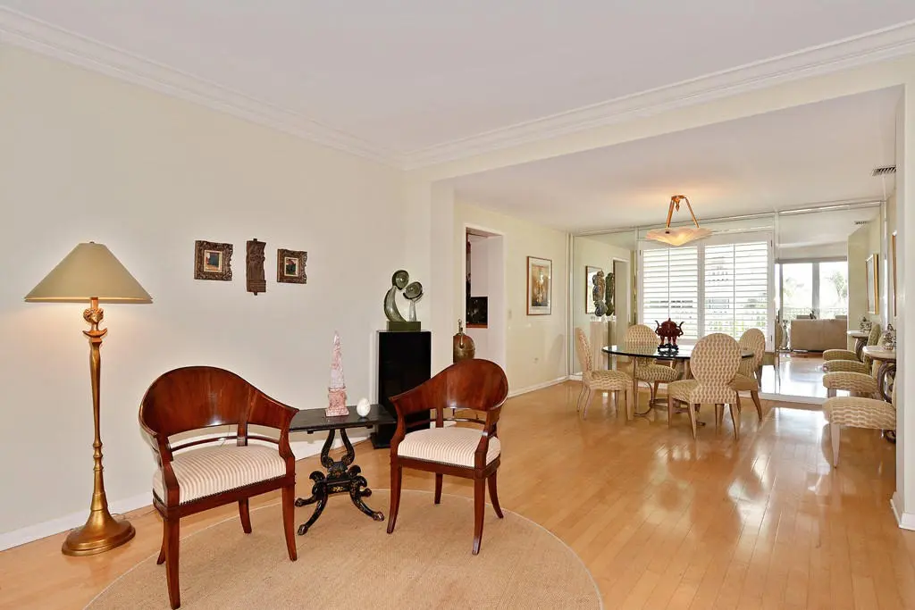 Living Dining at 100 Royal Palm Way D 3, Palm Beach