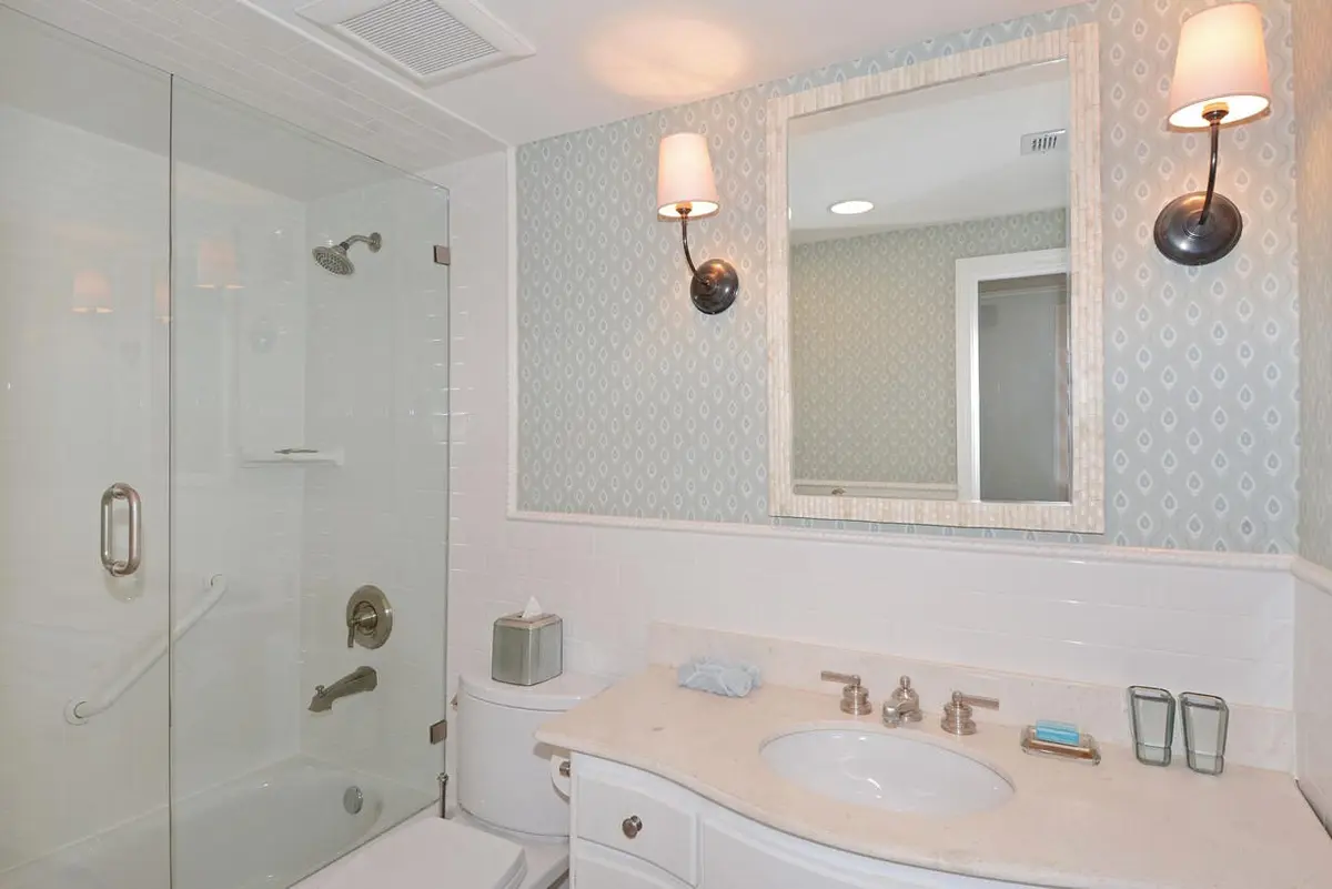 Full Bath at 250 Bradley Place 202, Palm Beach