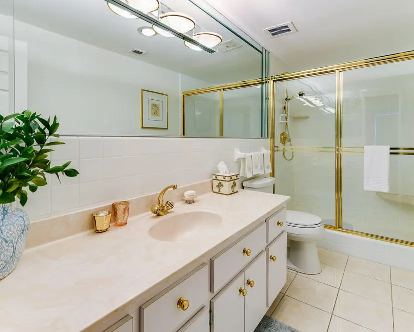 Bath at 250 Bradley Place 707, Palm Beach