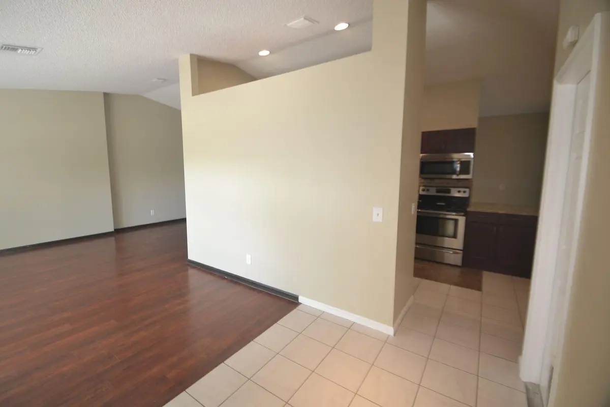 1759-4 at 1759 Hollyhock Road, Wellington