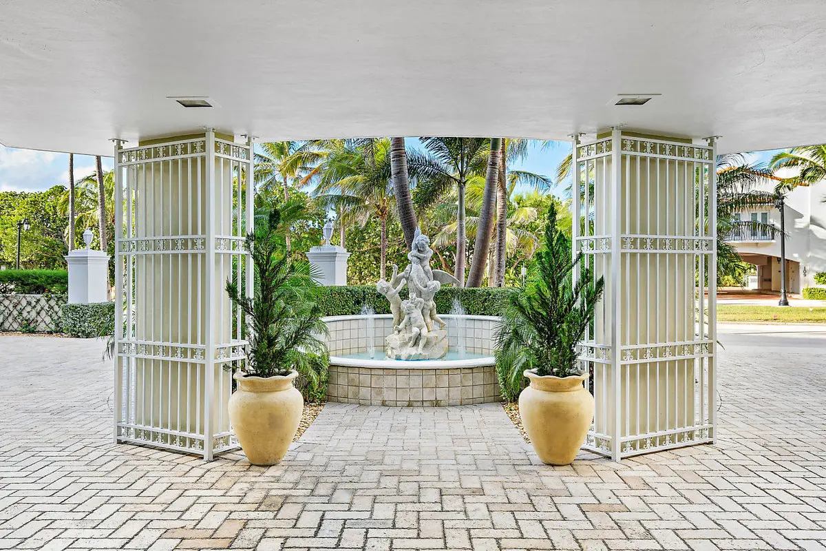 036-100RoyalPalmWay-PalmBeach-FL-small at 100 Royal Palm Way F2, Palm Beach