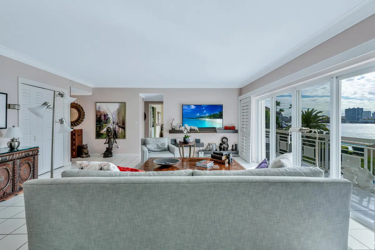 250 Bradley Pl Apt 308 Palm-large-009-3- at 250 Bradley Place 308, Palm Beach