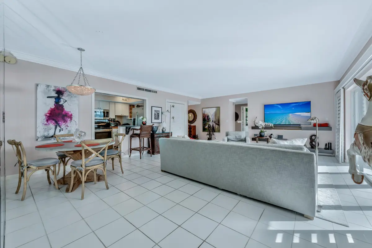 250 Bradley Pl Apt 308 Palm-large-010-5- at 250 Bradley Place 308, Palm Beach