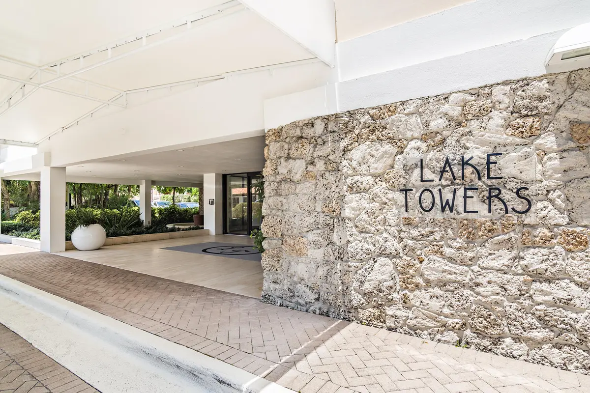 Entry at 250 Bradley Place 207, Palm Beach