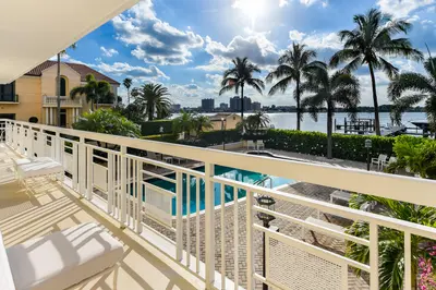 250 Bradley Place 208, Palm Beach – sold