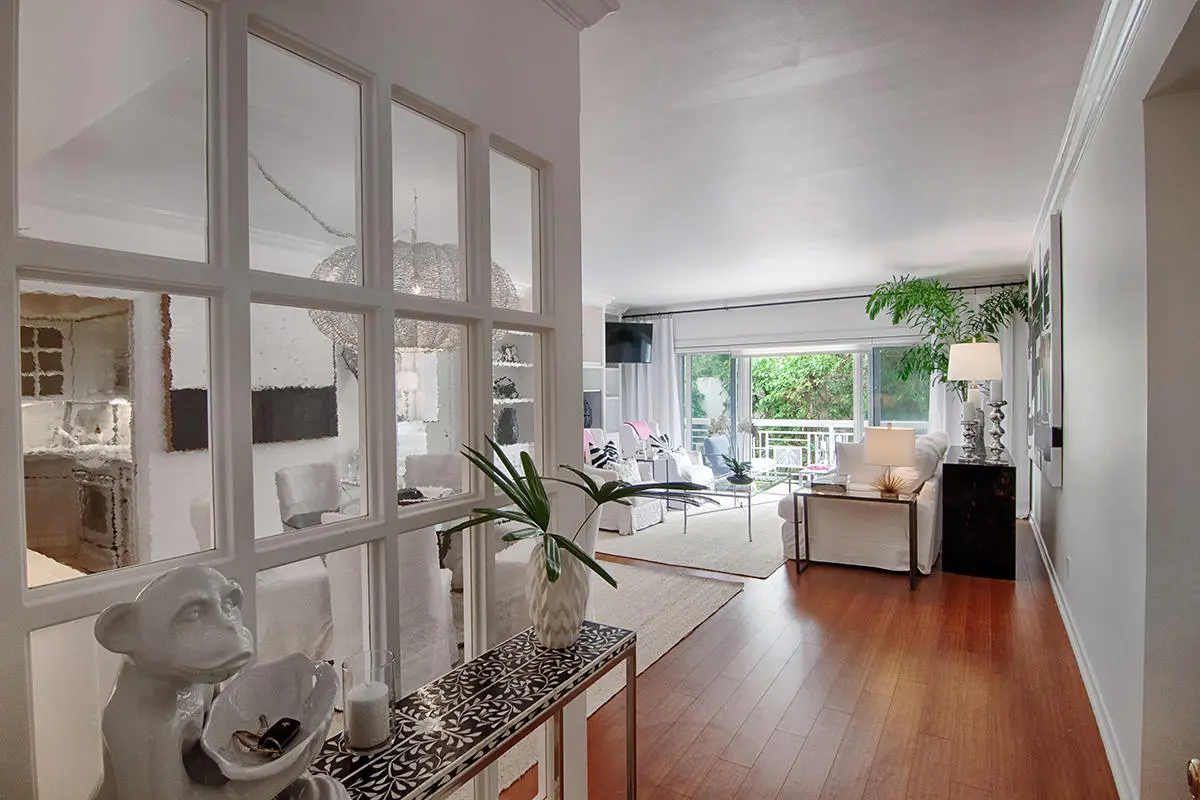 Entry at 250 Bradley Place 206, Palm Beach