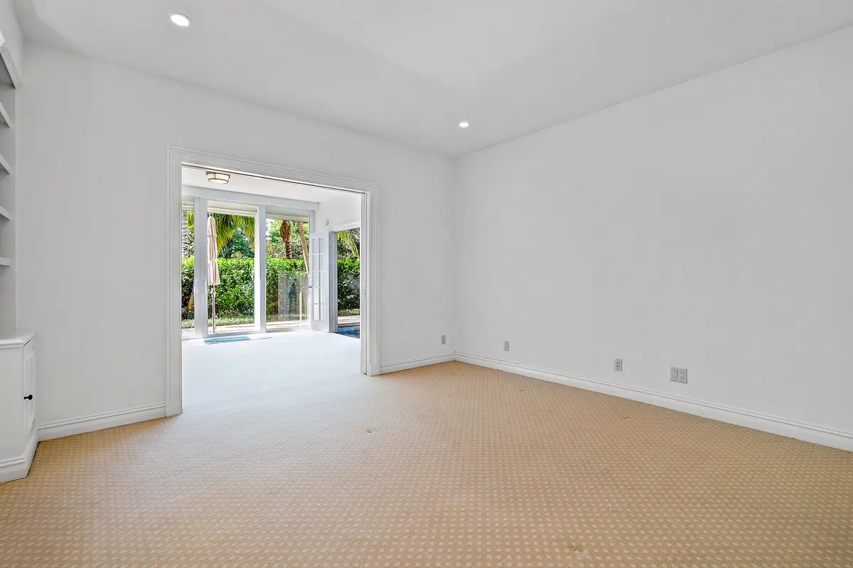 315 S Lake Dr-5 at 315 S Lake Drive 1a, Palm Beach