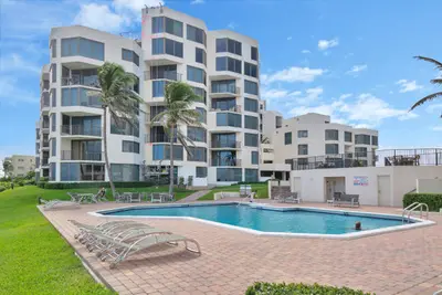 2565 S Ocean Boulevard 103n, Highland Beach – sold