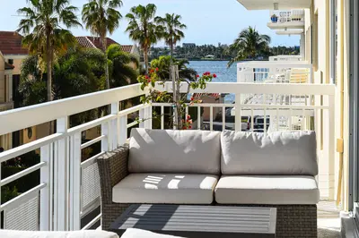 250 Bradley 402 Place 402, Palm Beach – sold