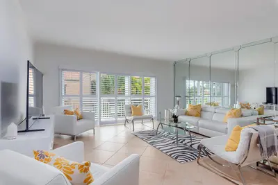 250 Bradley Place 301, Palm Beach – sold