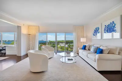 250 Bradley Place 705, Palm Beach – sold
