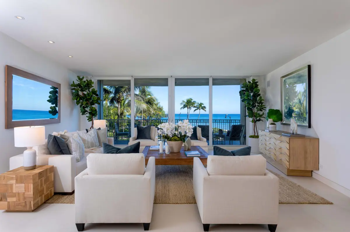 LIVING_VIEW_STRAIGHT at 100 Royal Palm Way B3, Palm Beach