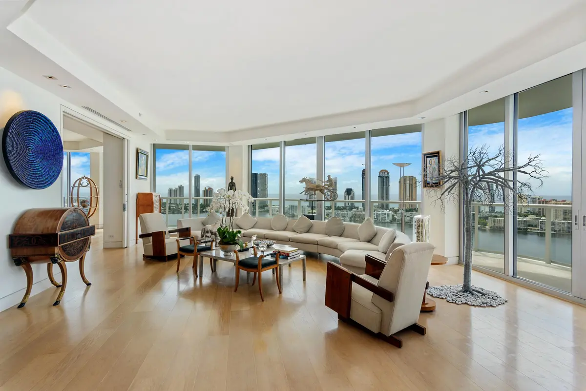 02_4000IslandBlvdPH1_1_LivingRoom_HiRes at 4000 Island Boulevard 1, Aventura