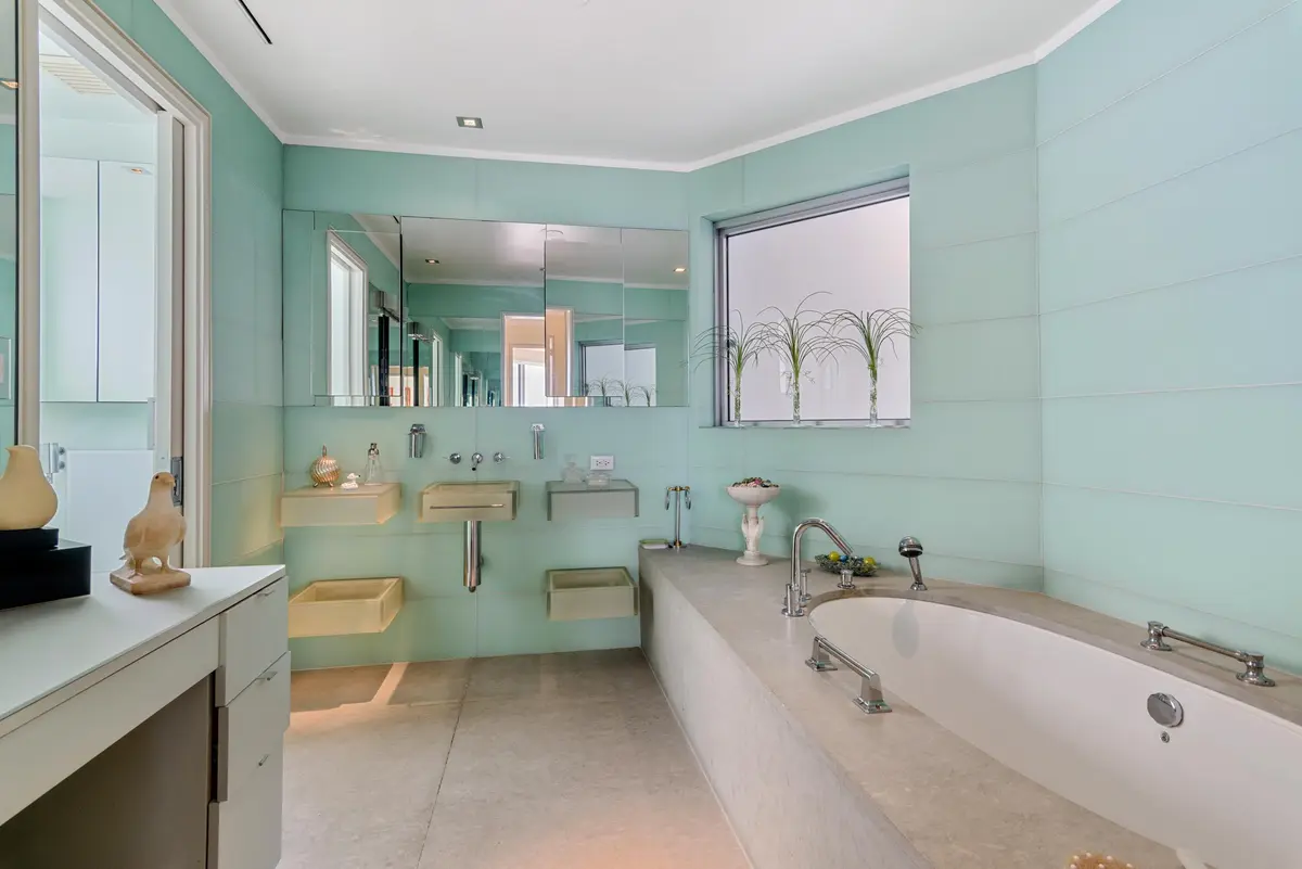 10_4000IslandBlvdPH1_13_PrimaryBathroom_ at 4000 Island Boulevard 1, Aventura