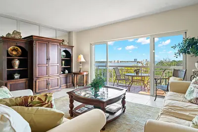 250 Bradley Place 706, Palm Beach – sold