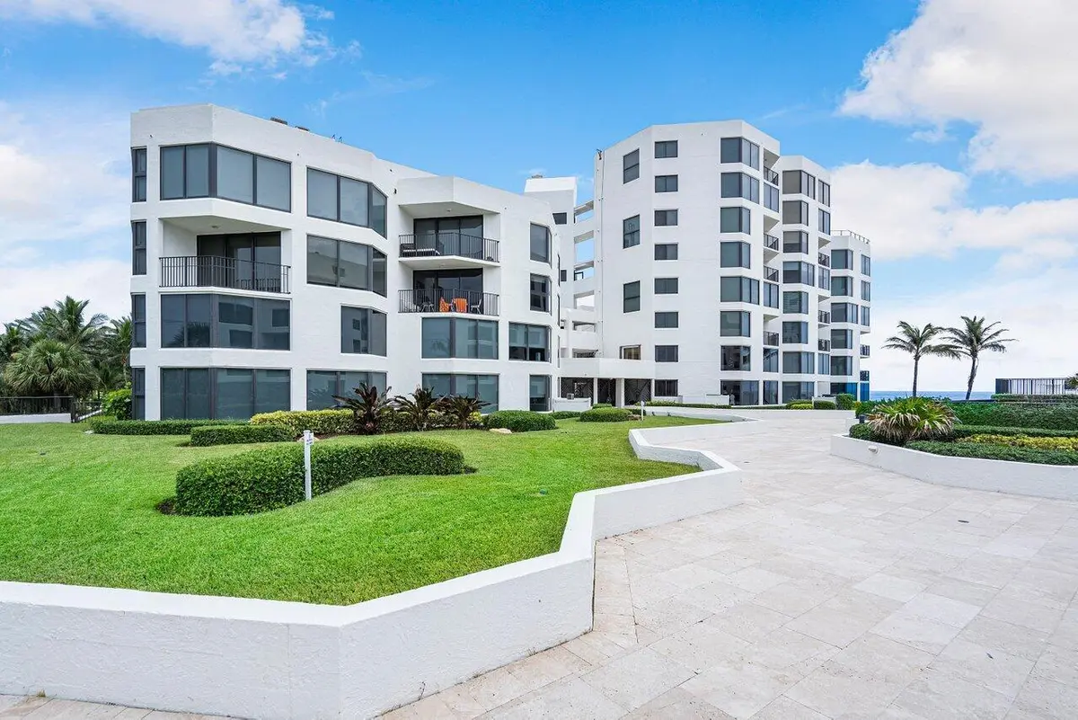 Townhouses of Highland Beach at 2565 S Ocean Boulevard 205n, Highland Beach