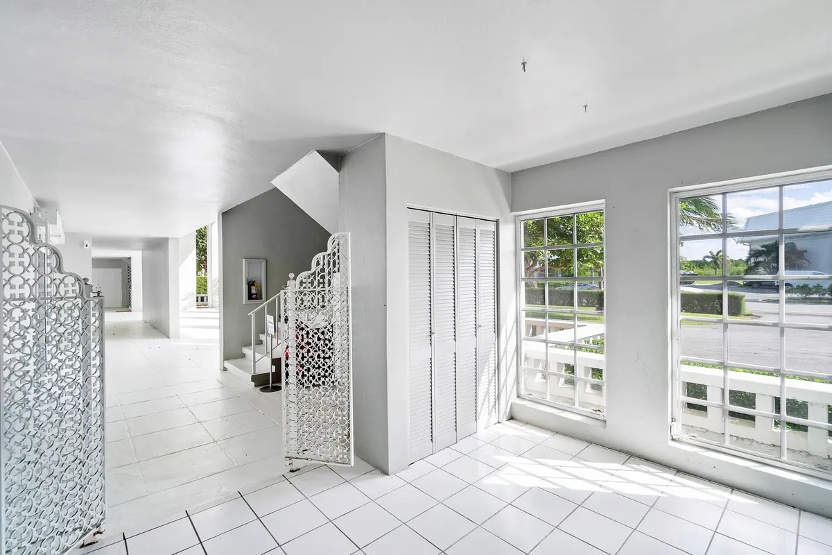 front porch at 2170 Ibis Isle Road 1, Palm Beach