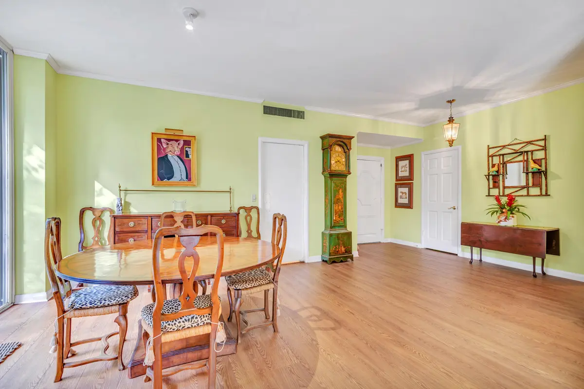 DIning Area at 429 Australian Avenue 3, Palm Beach