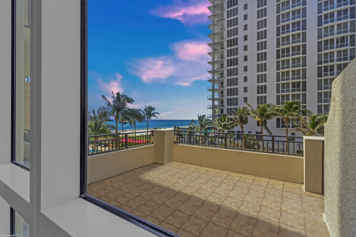 512zc_EDIT at 3800 N Ocean Drive 512, Singer Island