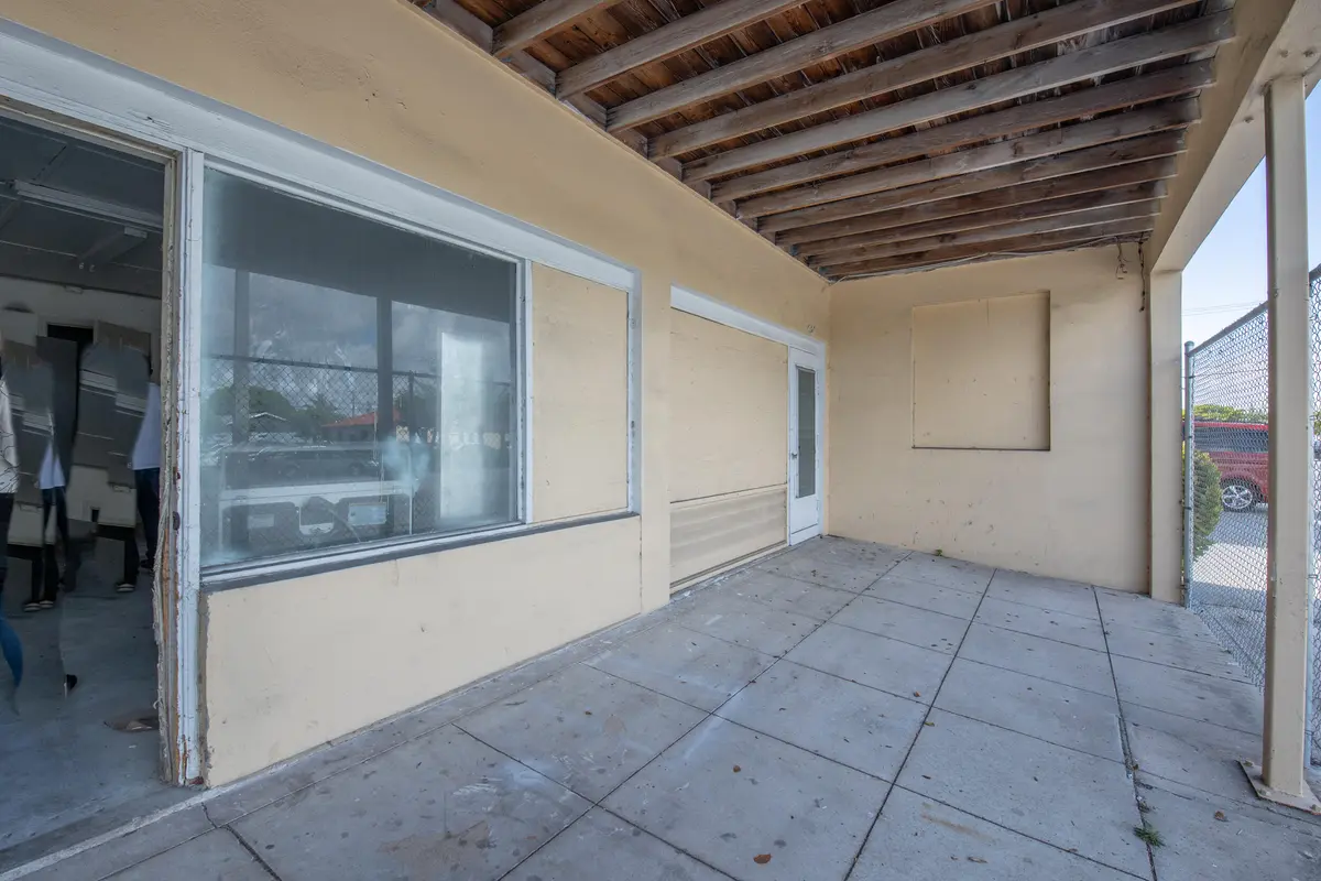 4R7A9583 at 922 S Dixie Highway, Lake Worth Beach