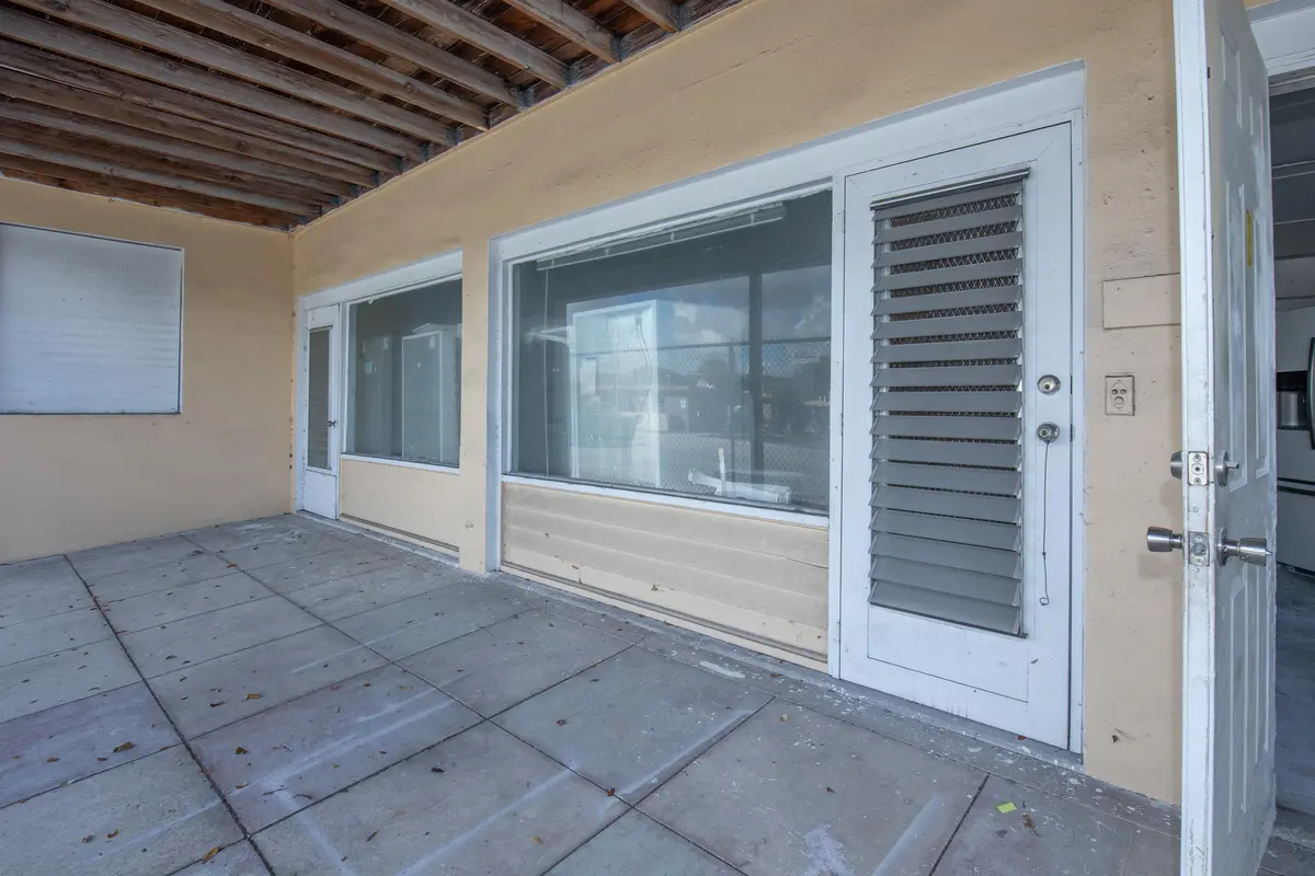 4R7A9585 at 922 S Dixie Highway, Lake Worth Beach