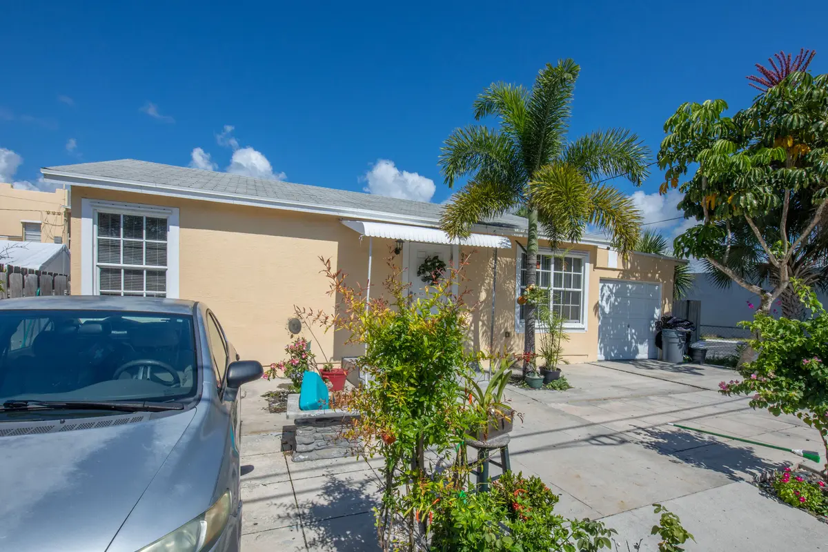 4R7A9662 at 922 S Dixie Highway, Lake Worth Beach