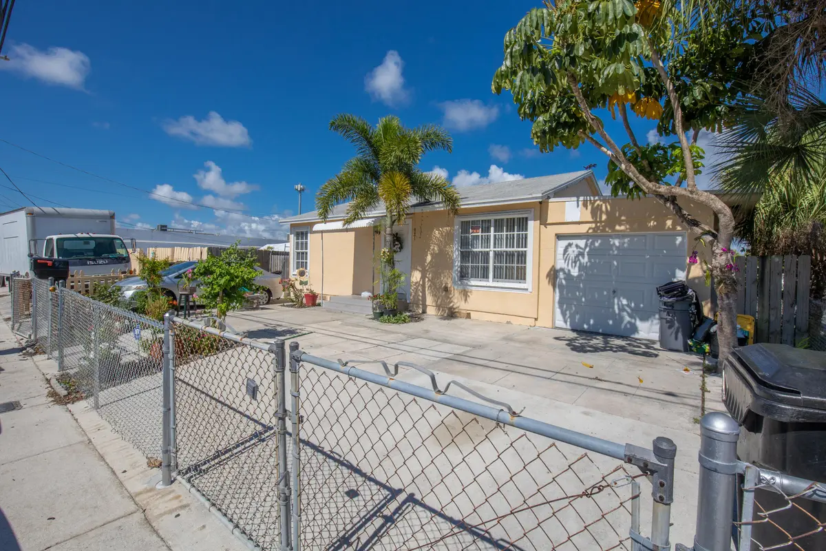4R7A9665 at 922 S Dixie Highway, Lake Worth Beach