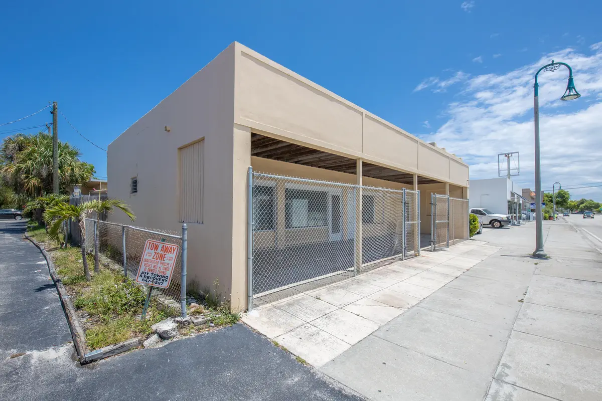4R7A9671 at 922 S Dixie Highway, Lake Worth Beach