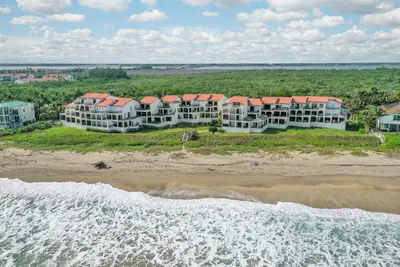 4651 NE Ocean Boulevard B14, Jensen Beach – sold