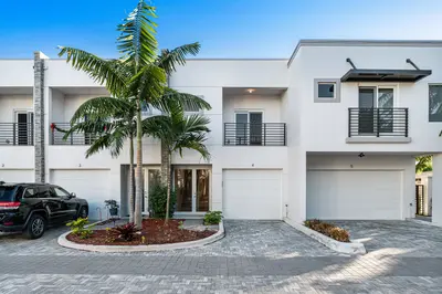 815 NE 17th Avenue 4, Fort Lauderdale – sold