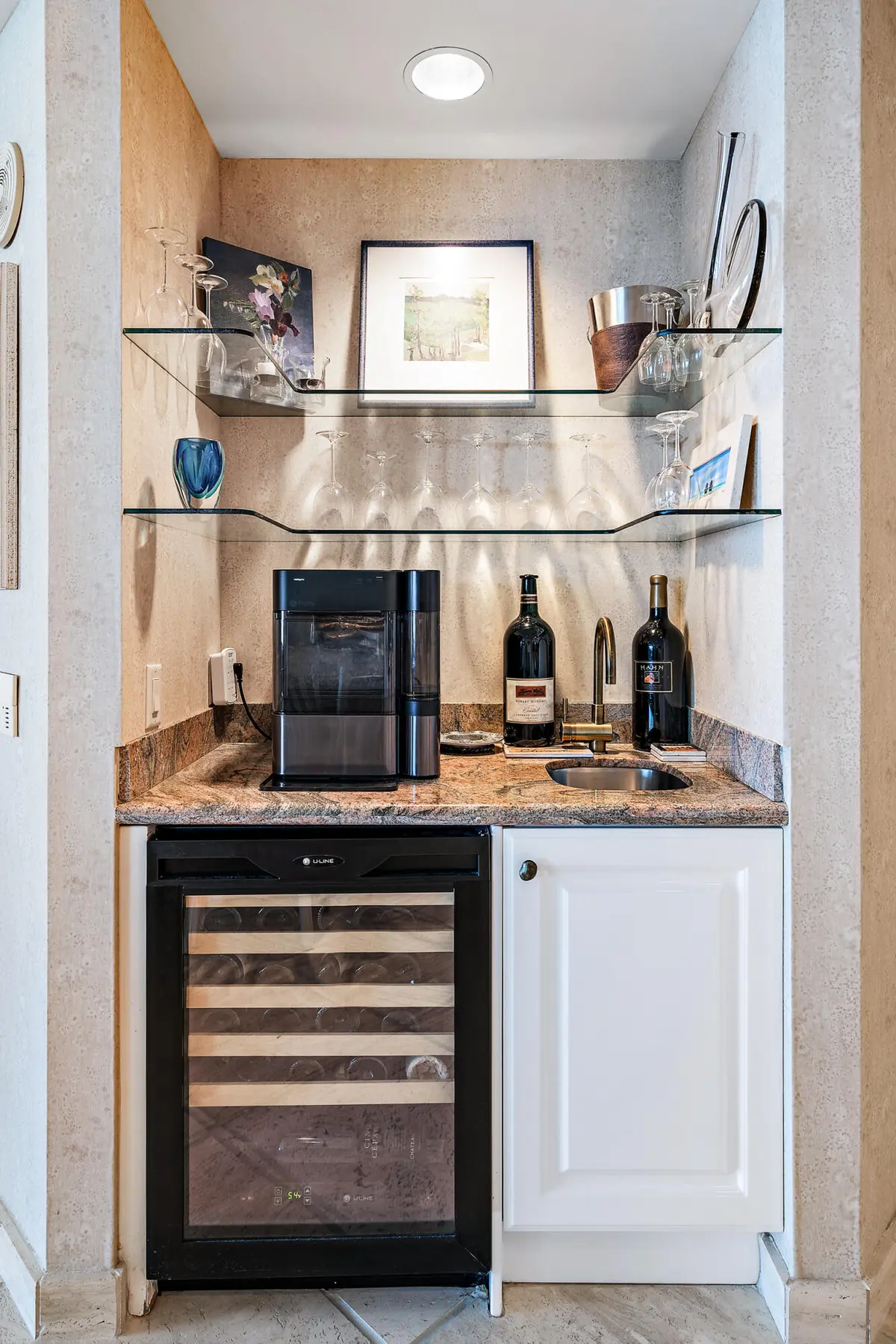 Bar at 800 Ocean Drive 1004, Juno Beach