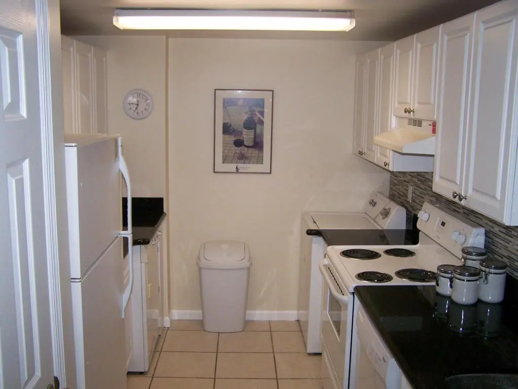 Kitchen at 2100 Greenview Shores Boulevard 519, Wellington