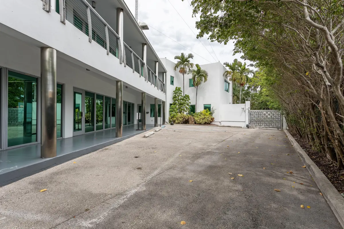 Private Gatted Entrance at 5020 Biscayne Boulevard, Miami