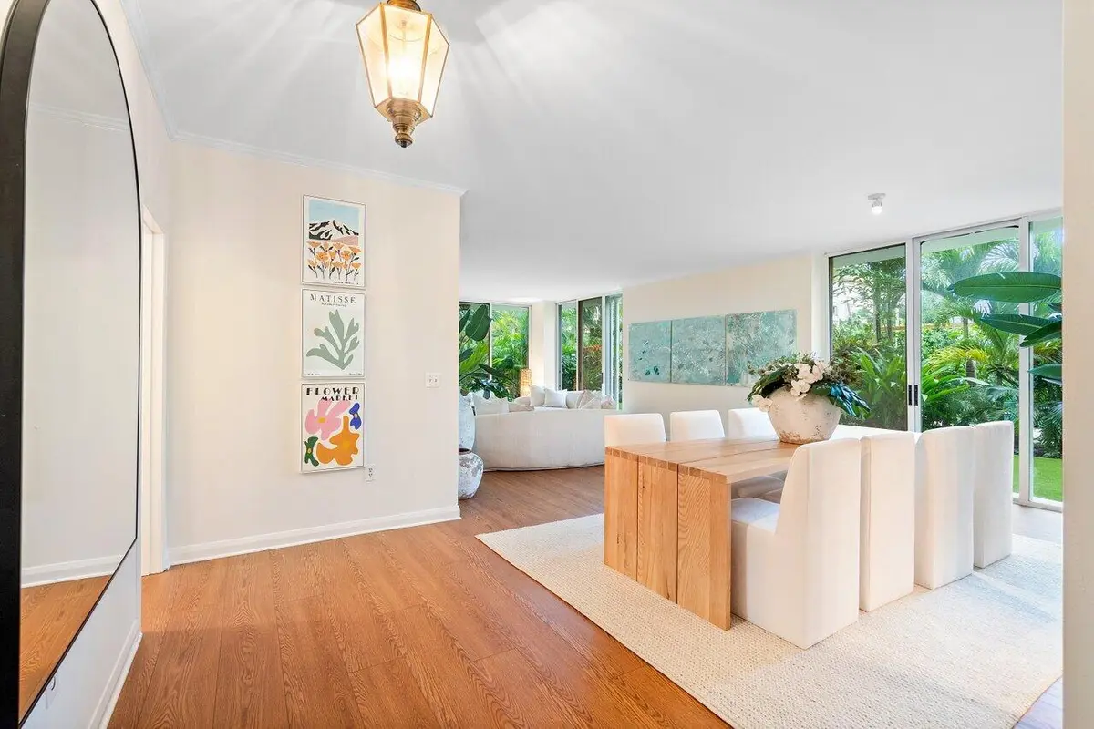 Dining Area at 429 Australian Avenue 3, Palm Beach