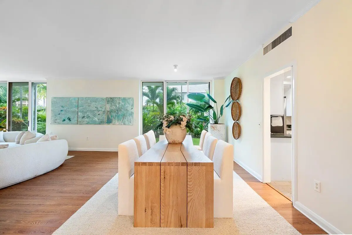 Dining Area at 429 Australian Avenue 3, Palm Beach