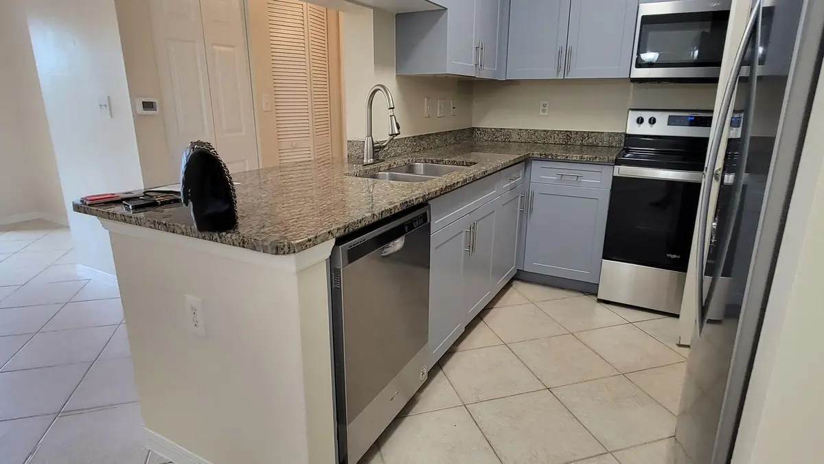 20211025140541618313000000-o at 6533 Emerald Dunes Drive 304, West Palm Beach