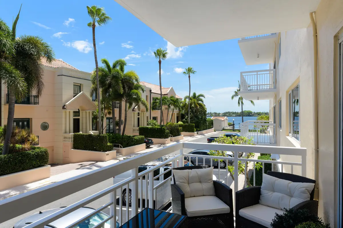 250 Bradley Pl Apt 210 Palm-large-008-01 at 250 Bradley Place 210, Palm Beach