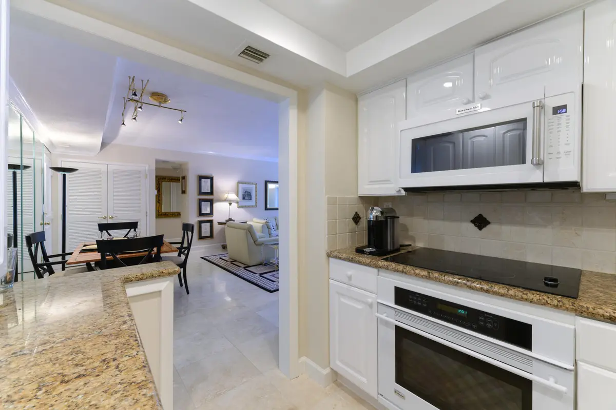 250 Bradley Pl Apt 210 Palm-large-004-00 at 250 Bradley Place 210, Palm Beach